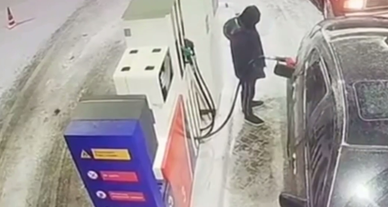 Саратовец дважды заправил свою BMW и не расплатился